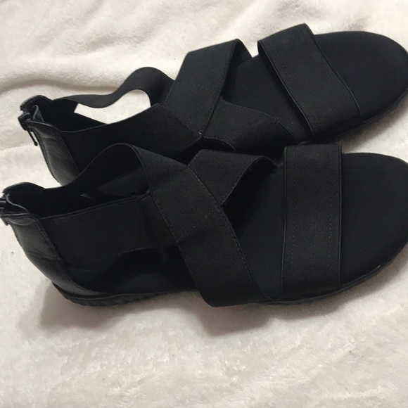 Memory foam black sandals size 8.5 women’s - Picture 2 of 6
